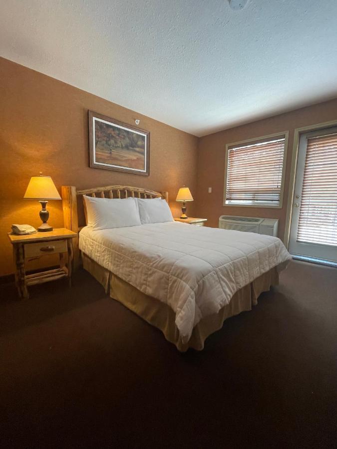 Elkwater Lake Lodge And Resort Exterior foto