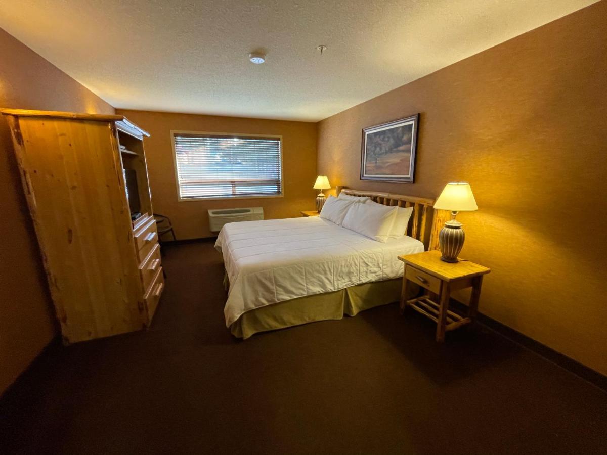 Elkwater Lake Lodge And Resort Exterior foto