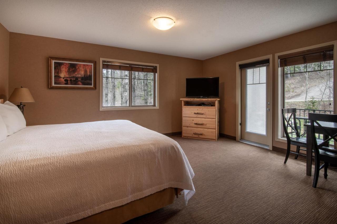 Elkwater Lake Lodge And Resort Exterior foto